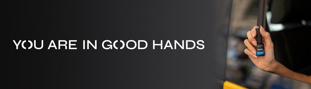 You are in good hands: рука с гель-лаком ONYX