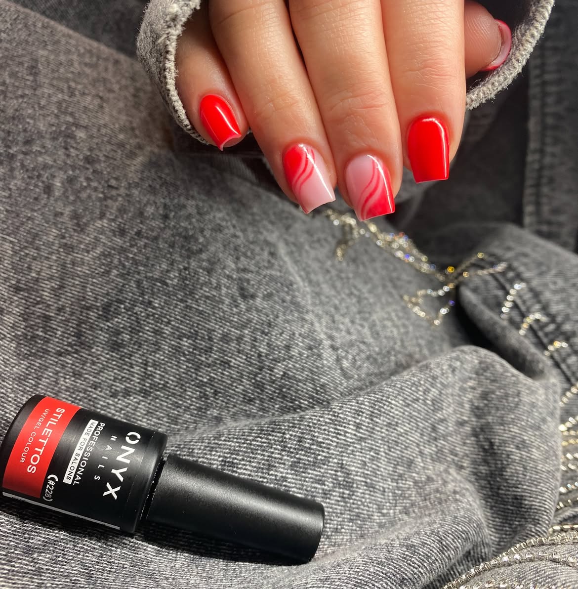 Red nails with swirls